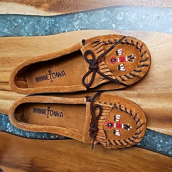 Minnetonka Other - Minnetonka Thunderbird Animikii Hard Sole Brown Leather Moccasins | Size 1 Youth